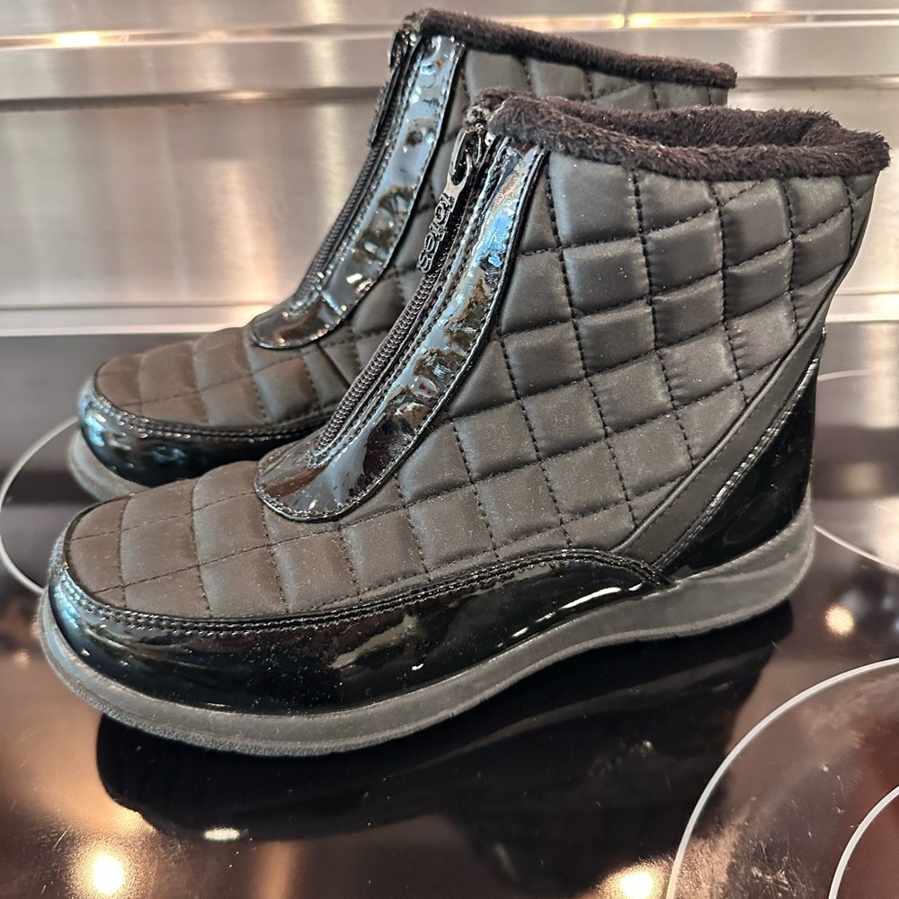 Totes Women's Black Waterproof Winter Boots Faux Fur Lined Zippper Sides Size 6M